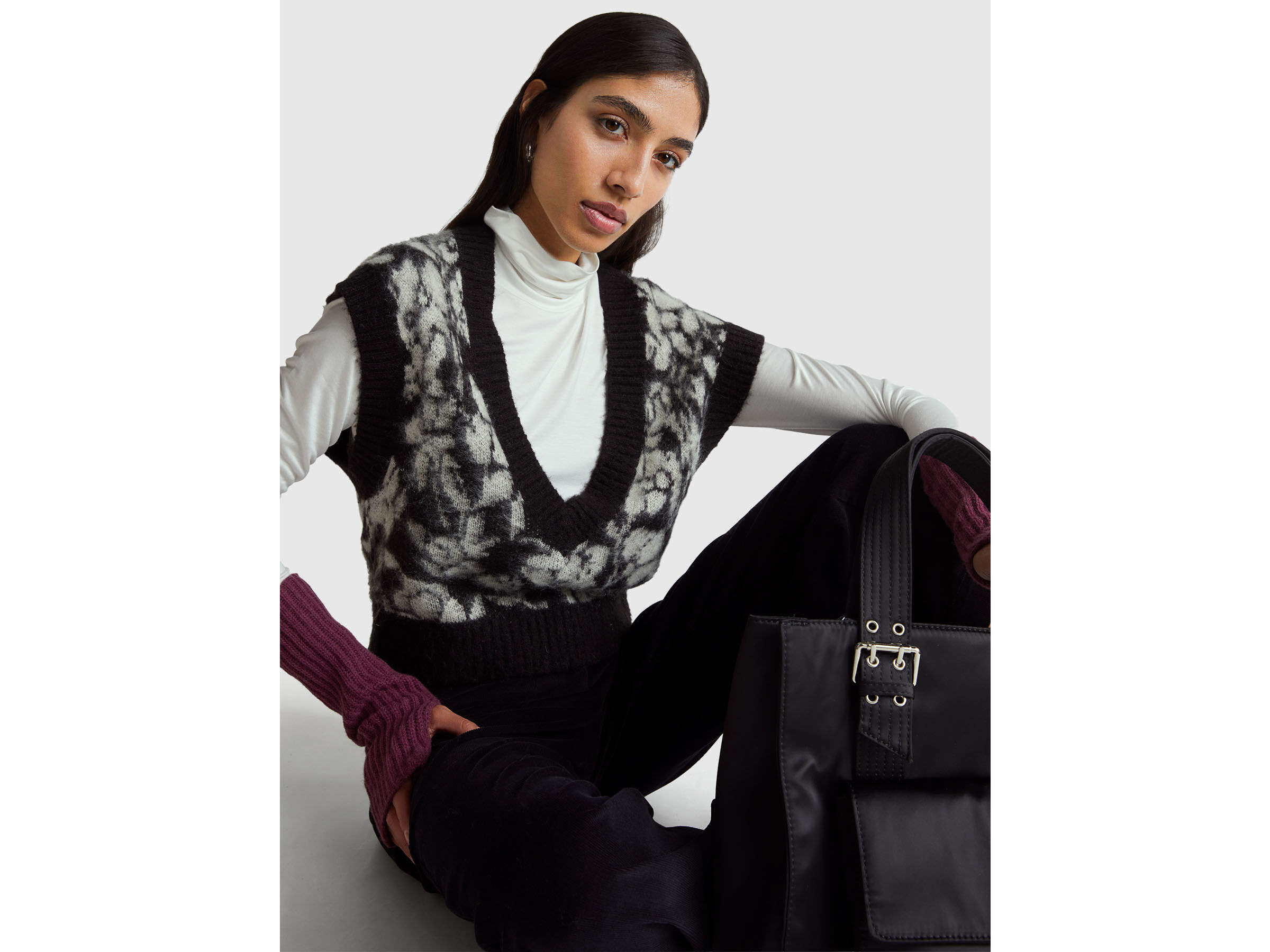 S/L V NECK SWEATER Women image number 3